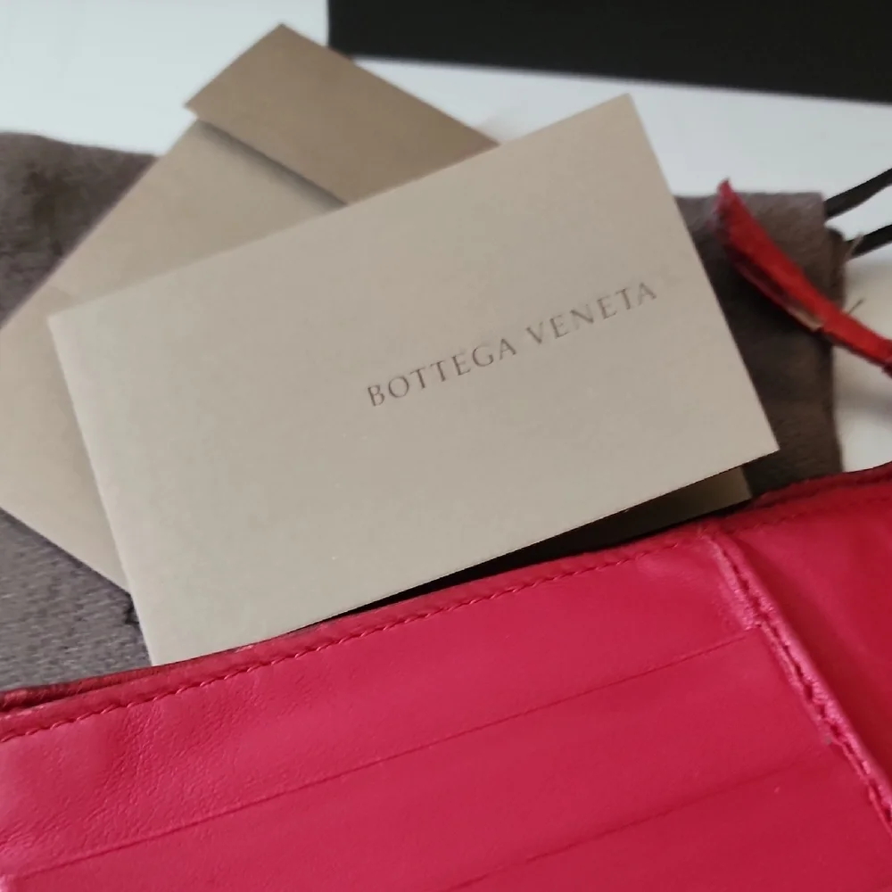 Bottega Veneta Red Leather Wallet with Intrecciato Pattern - Picture 7 of 14